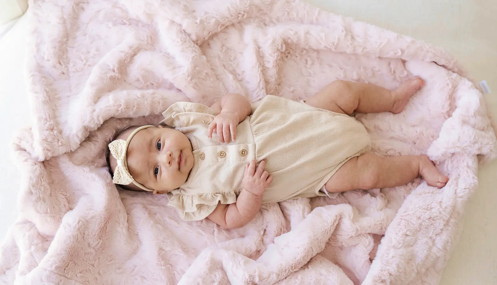 Tiny Comfort, Big Love: Why Mini Baby Blankets Are a Must-Have