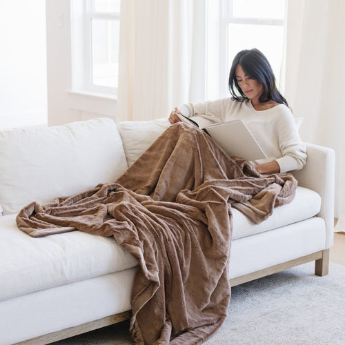 Saranoni's Lush Blanket: The Original Comfort Experience - Saranoni