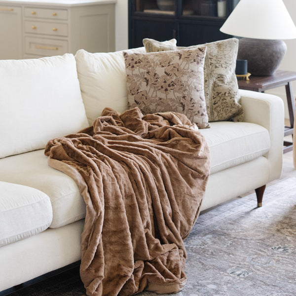 A Luxury Extra Large Oversized Throw Hazelnut Colored Lush Saranoni Blanket. The soft blanket is an extra large throw blanket and has a soft faux fur feeling.