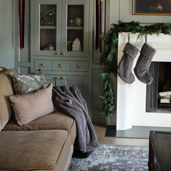 GRAND FAUX FUR THROW BLANKETS