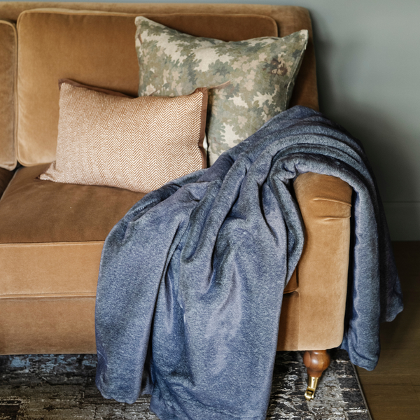 GRAND FAUX FUR THROW BLANKETS