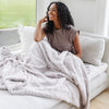 SARANONI PATTERNED FAUX FUR XL - Soft and cozy Saranoni Extra Large Throw Blanket, perfect for snuggling on the sofa.