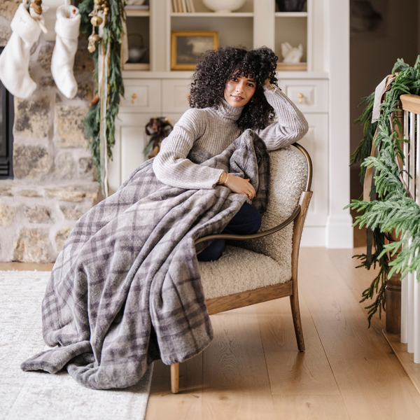 GRAND FAUX FUR THROW BLANKETS