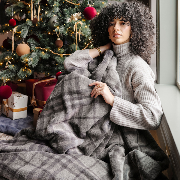 GRAND FAUX FUR THROW BLANKETS