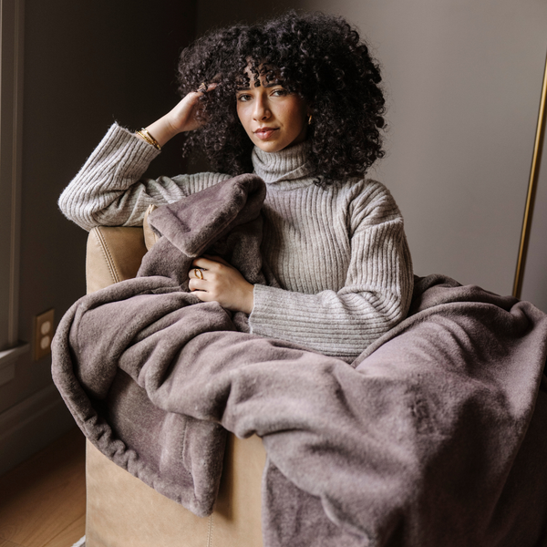 GRAND FAUX FUR THROW BLANKETS