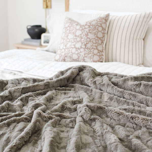 PATTERNED FAUX FUR THROW BLANKETS