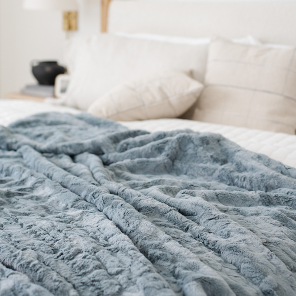 PATTERNED FAUX FUR THROW BLANKETS