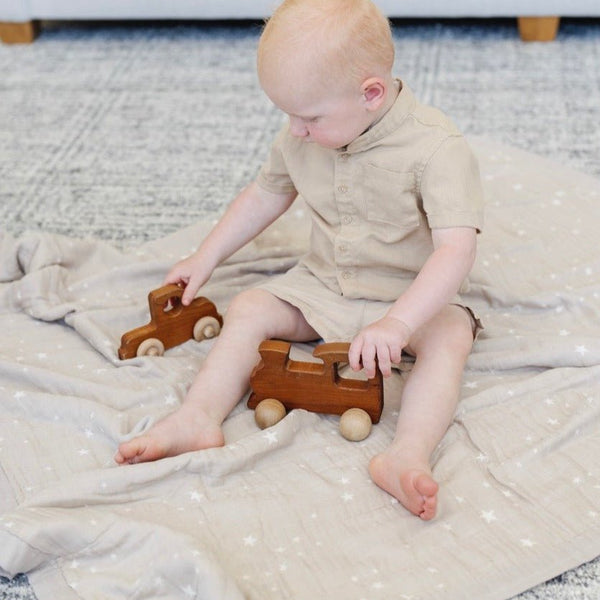 Soft and breathable bamboo rayon muslin quilt with a stunning pattern, perfect for year-round comfort and style.