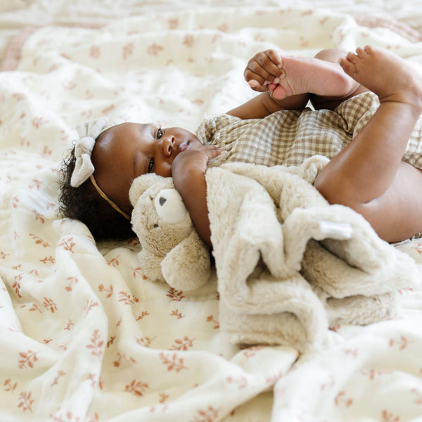 Charming bamboo rayon muslin quilt with a sweet, child-friendly pattern, designed for year-round comfort.