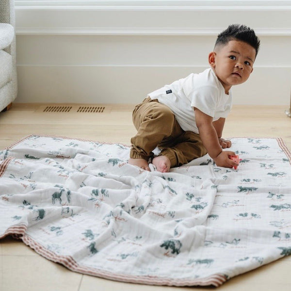 Kids’ bamboo rayon muslin quilt with a vibrant pattern, offering a lightweight and cozy option for naps, playtime, and bedtime.