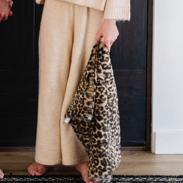 Classic Leopard Faux Fur Mini Blanket - Saranoni