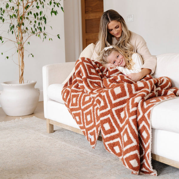 Mom and daughter snuggling together in beautiful and special Khmer DOUBLE-LAYER BAMBONI® XL BLANKETS - Saranoni