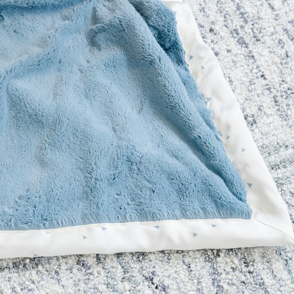 Mini blanket with a velvety-soft front and a smooth satin back, combining cozy warmth with a gentle, soothing touch.