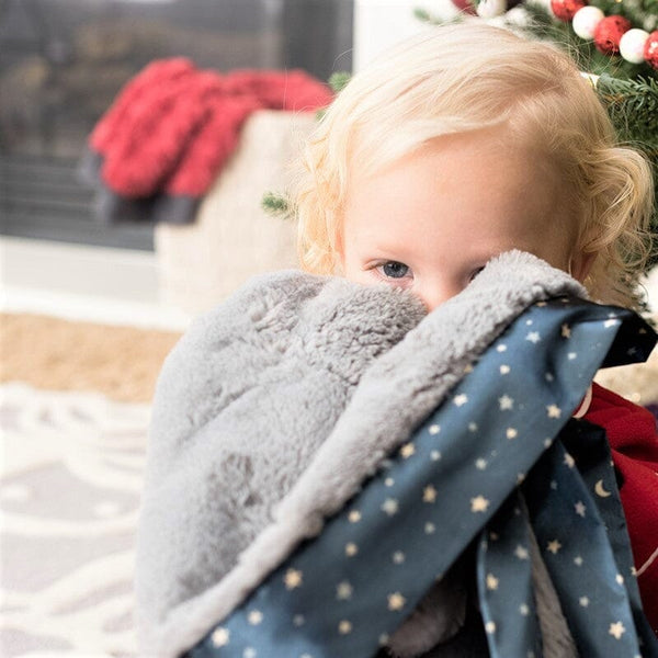 Soft and durable receiving blanket, ideal for keeping your newborn warm and secure.