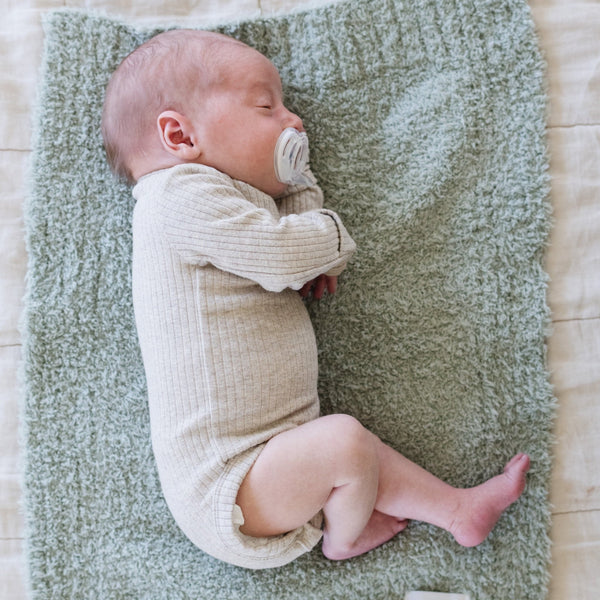 Baby boy falling asleep on super cozy and comfy BAMBONI® MINI BLANKETS - Saranoni