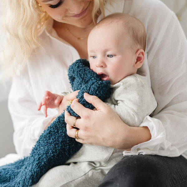 Baby boy and momma snuggling in dark blue, super soft BAMBONI MINI BLANKETS - Saranoni