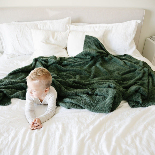 Little boy laying in bed with oversized Juniper BAMBONI XL BLANKETS - Saranoni