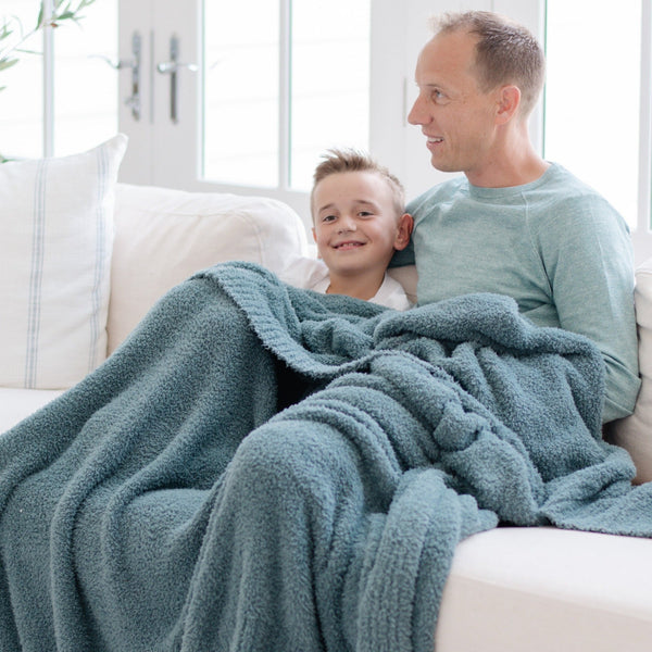 Dad and son sitting together with extra cozy Spruce BAMBONI XL BLANKETS - Saranoni