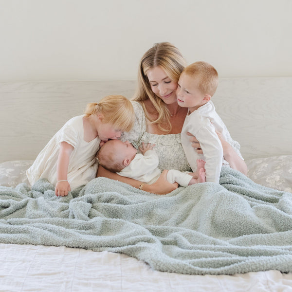 Mom and adorable babies snuggled together with super cozy and soft Sage BAMBONI® XL BLANKETS - Saranoni