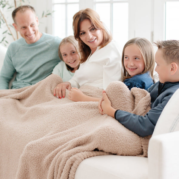 Beautiful family snuggling together in Birch BAMBONI XL BLANKETS - Saranoni