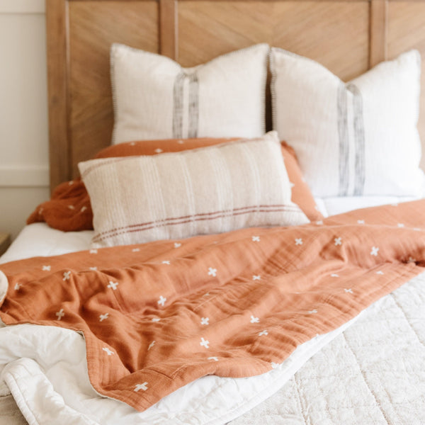 Beautifully crafted rust-colored bamboo rayon muslin quilt, showcasing a detailed pattern with a soft, airy feel for a cozy experience