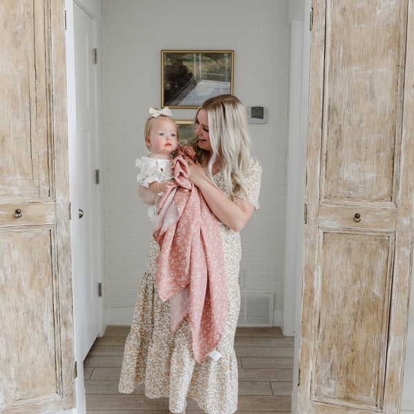 Lightweight bamboo muslin swaddle, designed to keep your baby cozy and cool with a soft, airy feel.