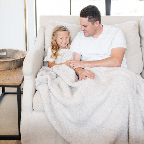 Boucle blanket providing ultimate softness and comfort for kids and parents snuggling - Saranoni