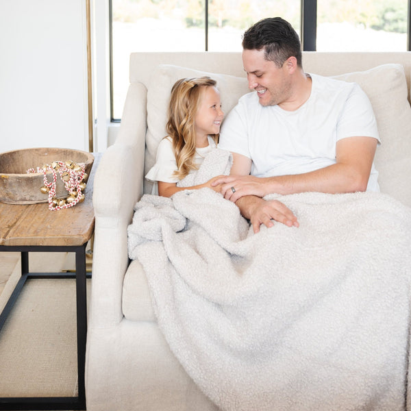 Boucle blanket keeping kids comfy and warm while snuggling with dad at home- Saranoni