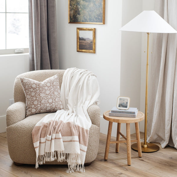 Chenille fringe blanket adding a touch of luxury to a modern living room - Saranoni