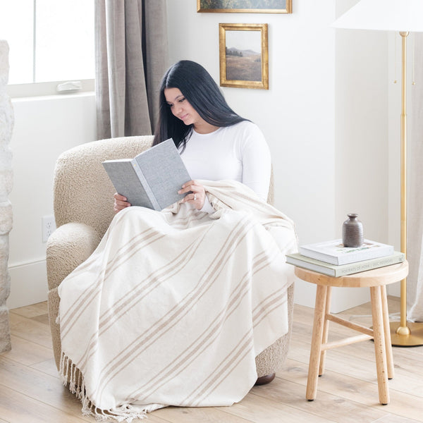 Relaxing with a good book, wrapped in a plush chenille fringe blanket - Saranoni