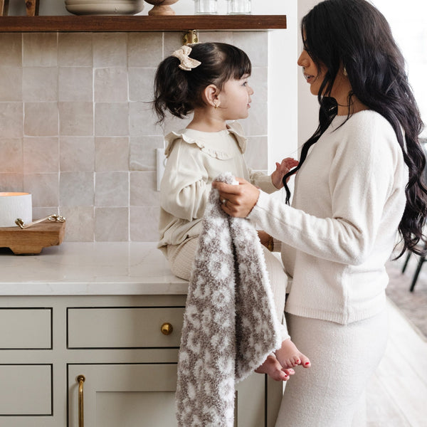 Mom and daughter playing in the kitchen with Gray Leopard DOUBLE-LAYER BAMBONI® MINI BLANKETS - Saranoni