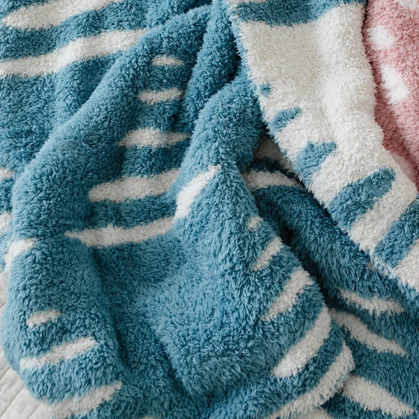 Beautiful details of soft, stretchy, cozy Blue Triangle DOUBLE-LAYER BAMBONI RECEIVING BLANKETS - Saranoni