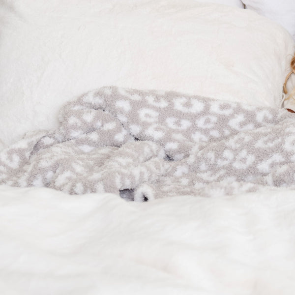 Details of super soft, thick, cozy, stretchy, Gray Leopard DOUBLE-LAYER BAMBONI RECEIVING BLANKETS - Saranoni