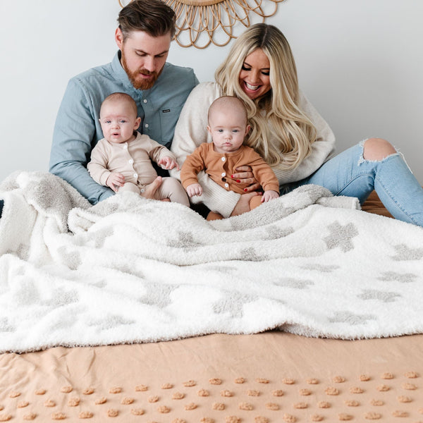 Beautiful family snuggling up to soft and warm Swiss Cross DOUBLE-LAYER BAMBONI XL BLANKETS - Saranoni