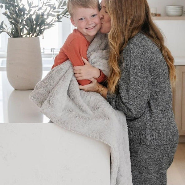 Mom giving son a kiss and snuggling with DREAM TODDLER BLANKETS - Saranoni