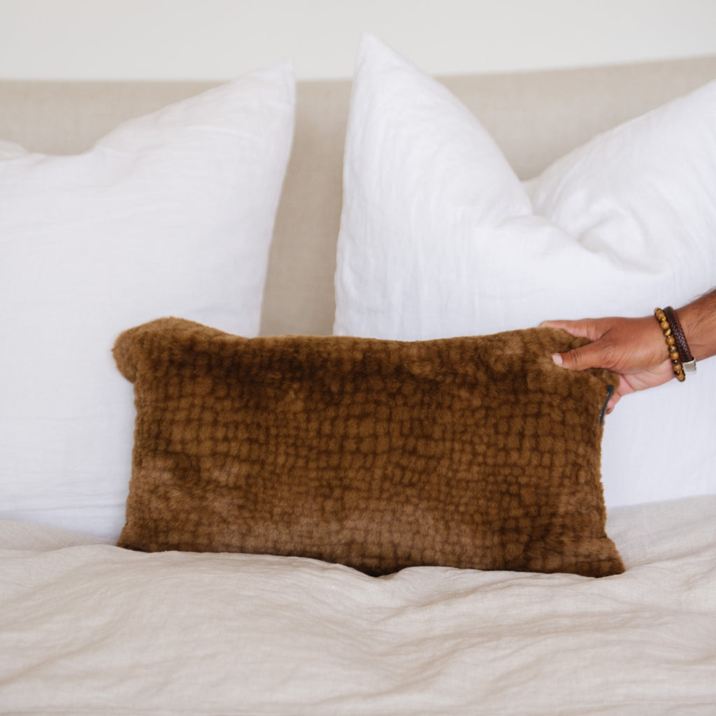 Luxurious Saranoni knit pillow cover in a bedroom setting