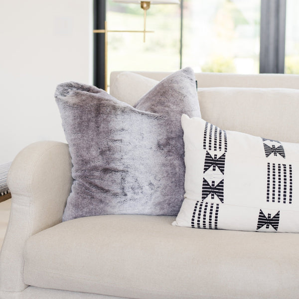 Saranoni Grand Pillow Cover Adding Luxury to a Modern Living Room - Enhances the space with its plush texture and sophisticated style.