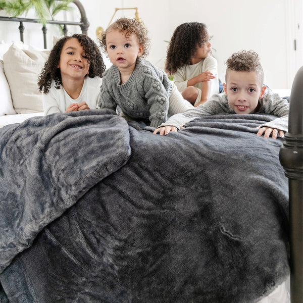 Saranoni grand faux fur blanket in elegant bedroom.