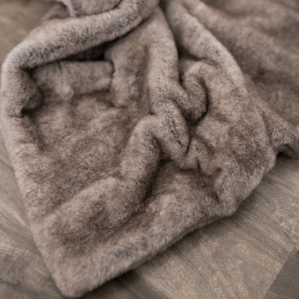 Silky soft Saranoni blanket, ideal for wrapping your newborn.