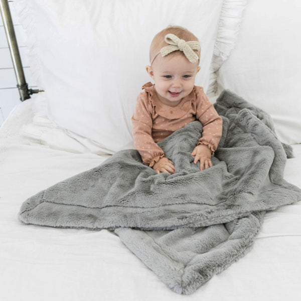 Luxuriously soft Saranoni blanket, ideal for babies and infants.