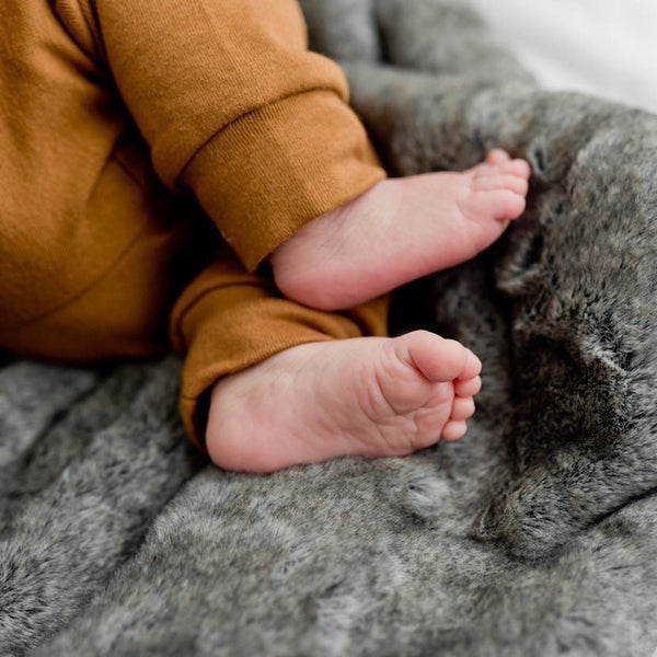 Luxuriously soft Saranoni blanket, ideal for snuggling with your infant.