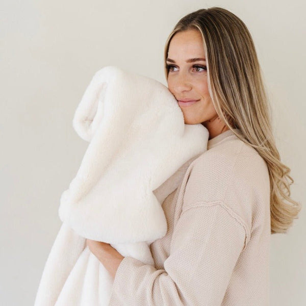 Super comfy and fluffy Grand Saranoni blanket for cozy nights.