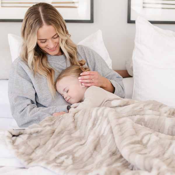 MARBLE FAUX FUR/MINKY THROW BLANKETS - Close-up of the soft marble pattern on a Saranoni luxury blanket