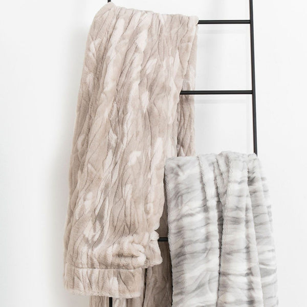 MARBLE FAUX FUR/MINKY THROW BLANKETS - High-quality Saranoni throw blanket with a subtle marble pattern