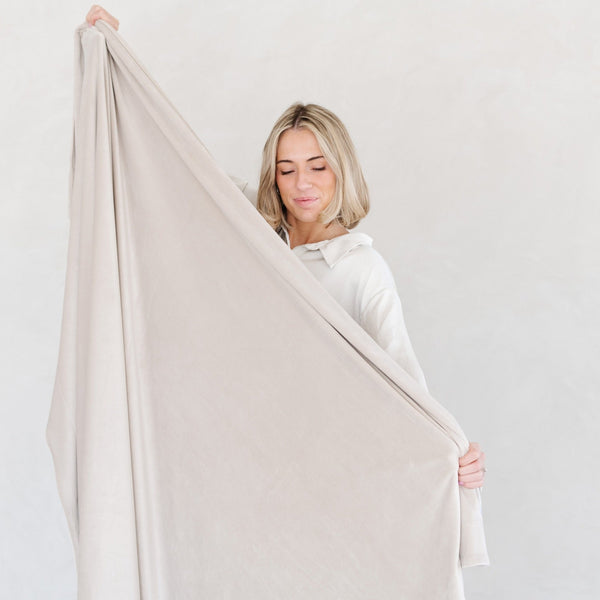 Beautiful home decor and comfy MINKY STRETCH XL THROW BLANKETS - Saranoni