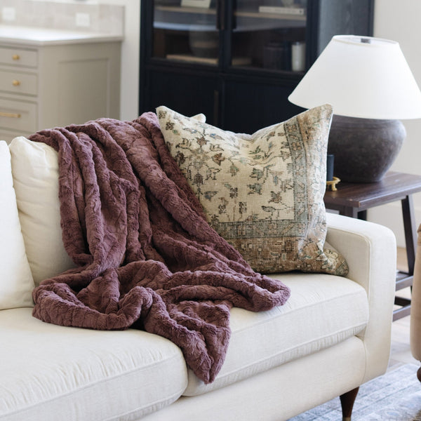 PATTERNED FAUX FUR THROW BLANKETS - Saranoni luxury blanket draped over a modern sofa