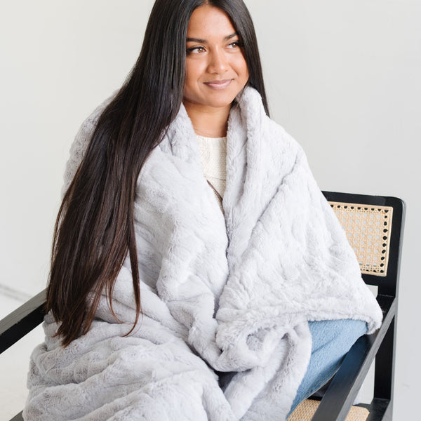 PATTERNED FAUX FUR THROW BLANKETS - Saranoni blanket offering both comfort and style