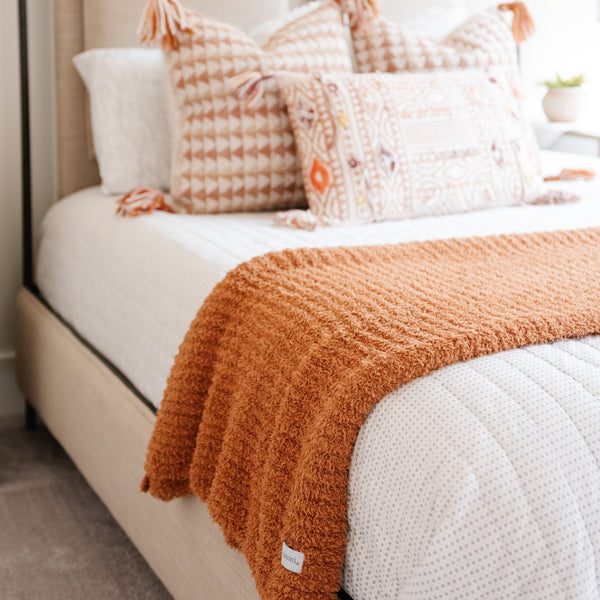 Beautiful bedding complete with stunning and extra soft orange Ginger RIBBED BAMBONI KING BLANKETS - Saranoni