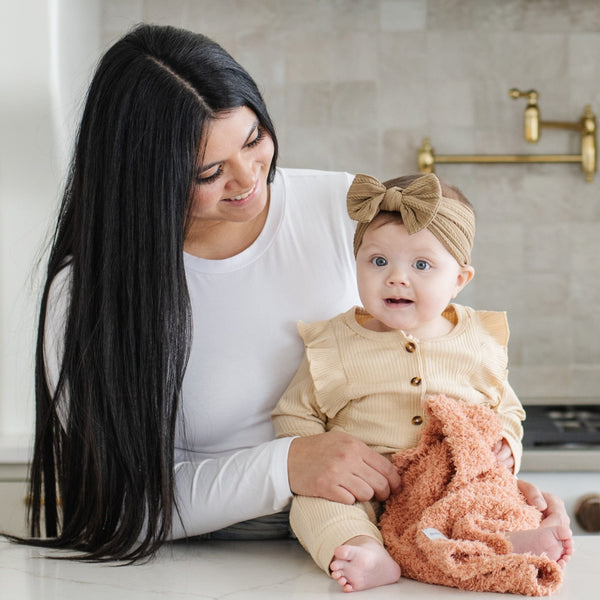 Mom playing with baby girl and soft and stretchy Sunkissed RIBBED BAMBONI MINI BLANKETS - Saranoni