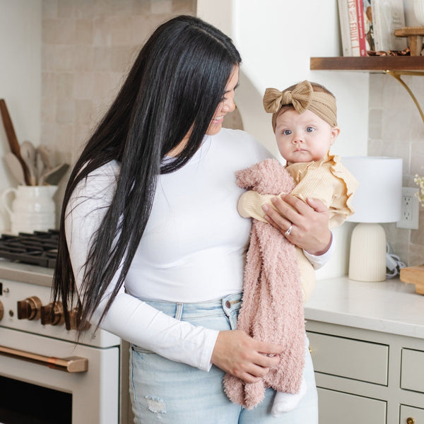 Mom and little baby girl holding beautiful light pink Cameo RIBBED BAMBONI MINI BLANKETS - Saranoni